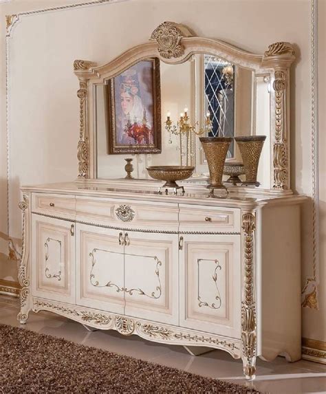 Meuble baroque : armoire, buffet, table, chaise .